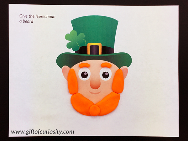 Free printable St. Patrick's Day Play Dough Mats | Fine motor skills | Sensory play || Gift of Curiosity