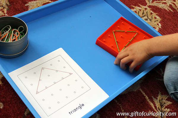 Making shapes on the geoboard | Geoboard shapes activity | Fine motor shapes activity | Shapes activity for preschool | Shapes activity for kindergarten || Gift of Curiosity