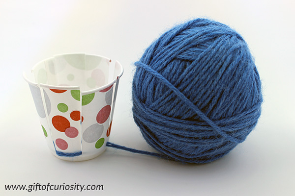 Cup weaving fine motor craft | Kids can make beautiful woven cups with yarn and a bit of patience | #finemotor #artsandcrafts #giftofcuriosity || Gift of Curiosity