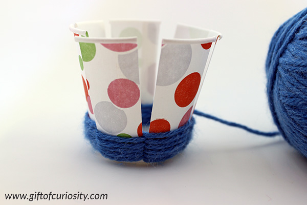 Cup weaving fine motor craft | Kids can make beautiful woven cups with yarn and a bit of patience | #finemotor #artsandcrafts #giftofcuriosity || Gift of Curiosity